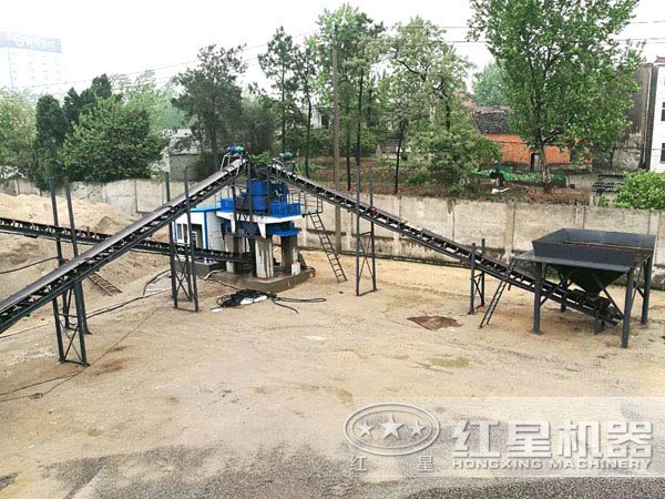 小型河卵石制沙機生產現(xiàn)場