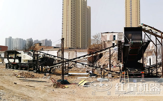 建筑垃圾移動破碎篩分機(jī)作業(yè)現(xiàn)場