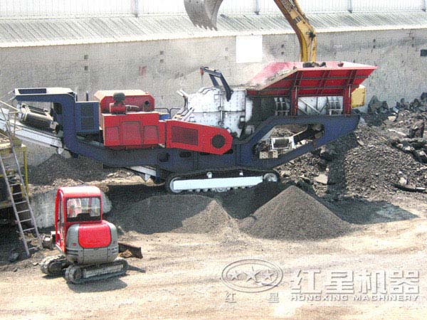 履帶石子機作業(yè)現(xiàn)場