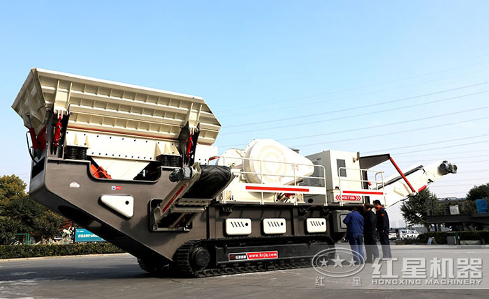 客戶到紅星機器直銷廠家參觀履帶式建筑垃圾再生石骨料破碎機