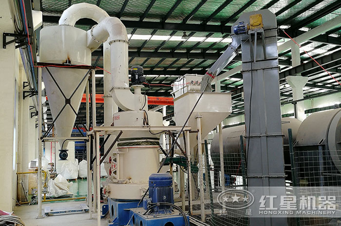 環(huán)保型磨粉機生產加工現場