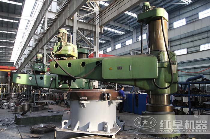 紅星機器專業(yè)化、智能化的圓錐破生產(chǎn)加工車間