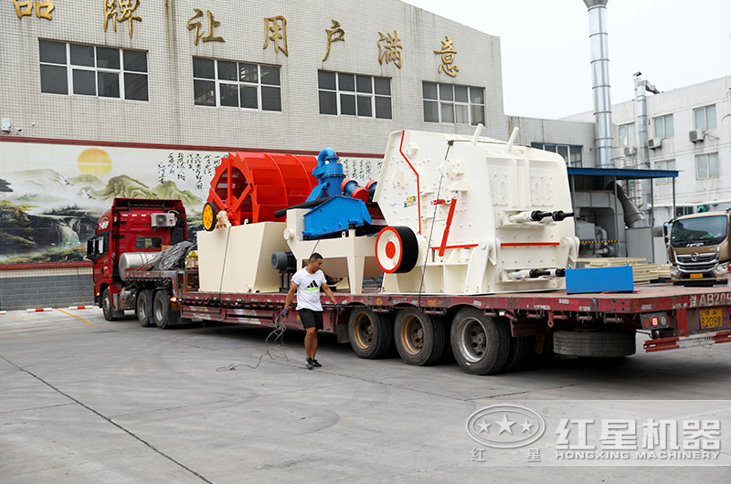 反擊式破碎機(jī)發(fā)貨現(xiàn)場